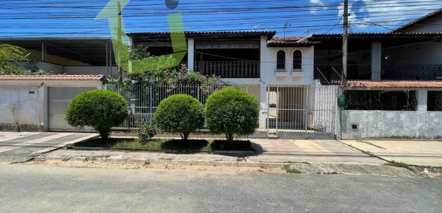 VENDA – Casa Independente Com 6 Quartos em Santa Eugênia